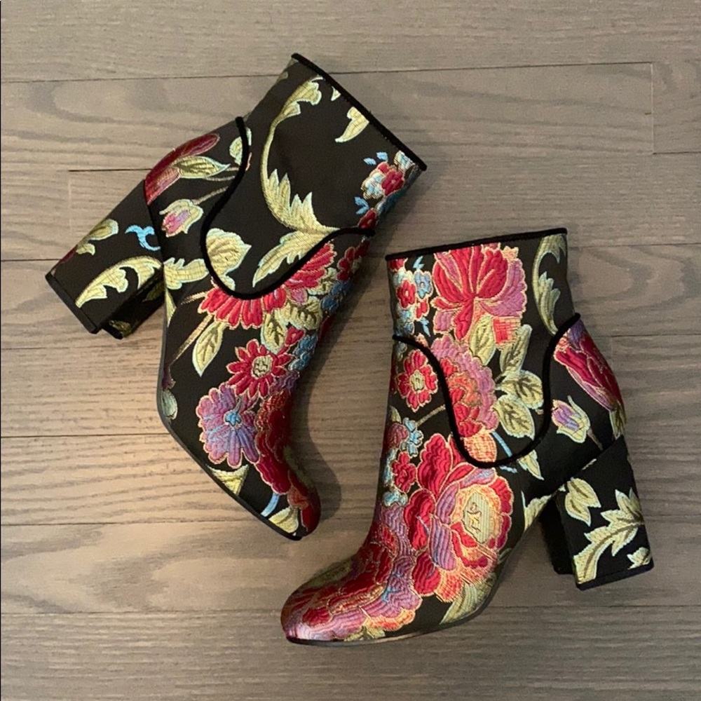 Marc Fisher milti-color textured booties